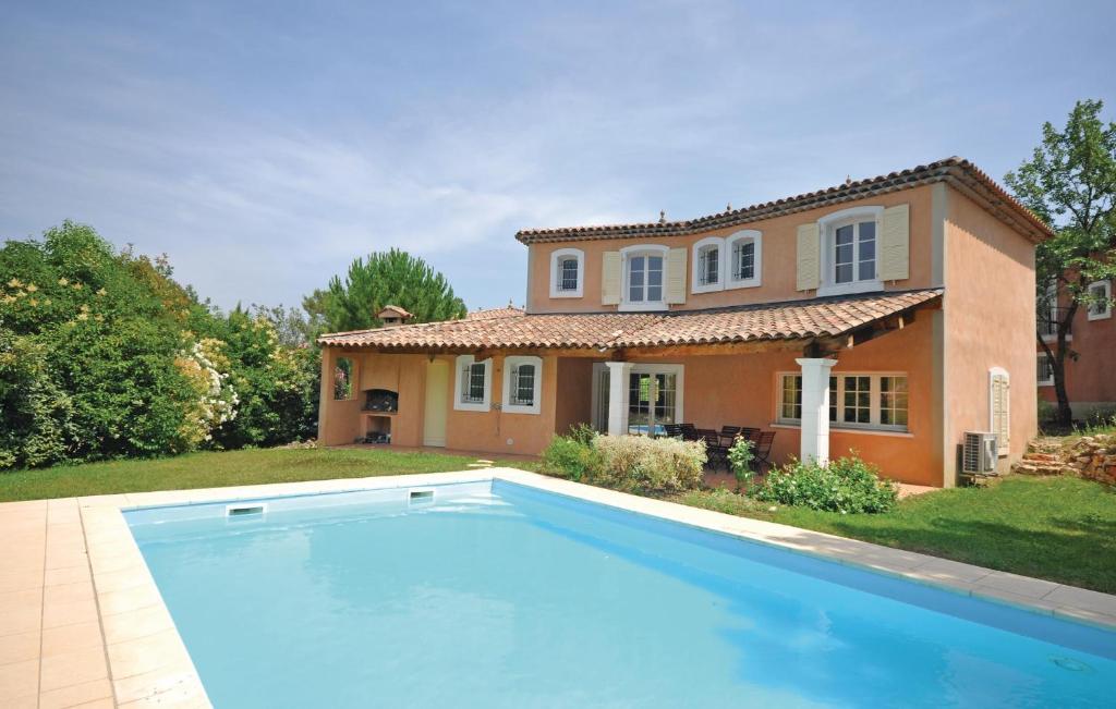 Nice home in Fayence with 4 Bedrooms, Private swimming pool and Outdoor swimming pool , 83440 Fayence