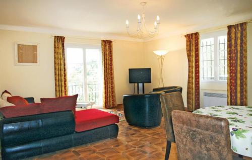 Nice home in Fayence with 5 Bedrooms, WiFi and Outdoor swimming pool