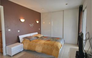 Nice home in Frejus with 5 Bedrooms, WiFi and Outdoor swimming pool