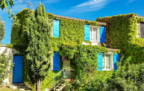 Nice home in Gargas with Outdoor swimming pool, WiFi and 3 Bedrooms