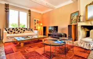 Nice home in Graveson with Outdoor swimming pool, WiFi and 4 Bedrooms