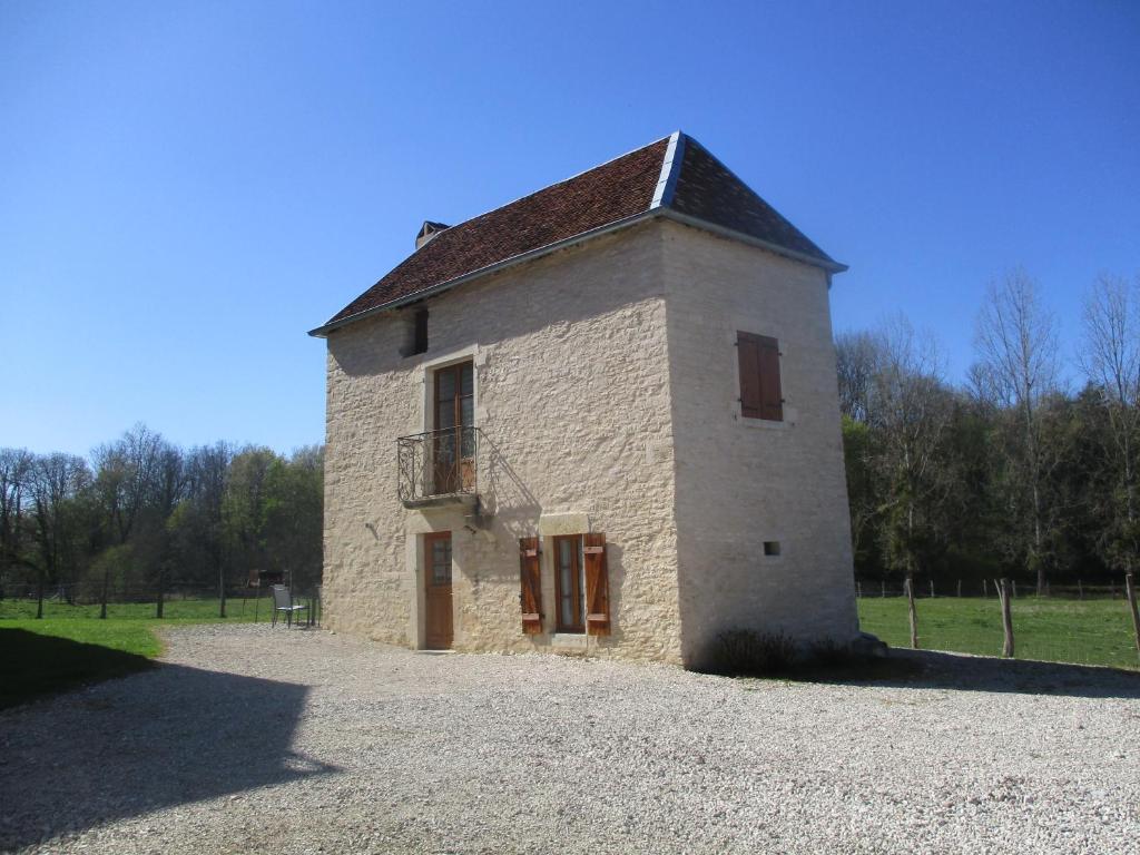 Nice home in Grignan with 4 Bedrooms, WiFi and Outdoor swimming pool