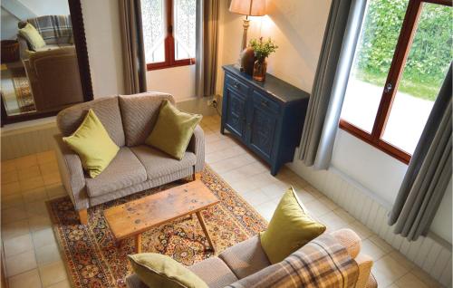 Nice home in Grigny w/ 2 Bedrooms