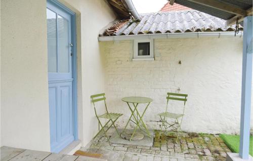 Nice home in Grigny w/ 2 Bedrooms