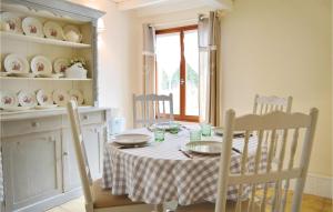 Nice home in Grigny w/ 2 Bedrooms