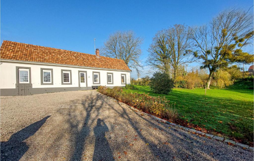 Maison de vacances Nice home in Hesdin-lAbb with 3 Bedrooms  62360 Hesdin-lʼAbbé