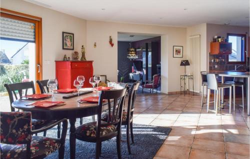 Nice home in Hillion with 4 Bedrooms and WiFi