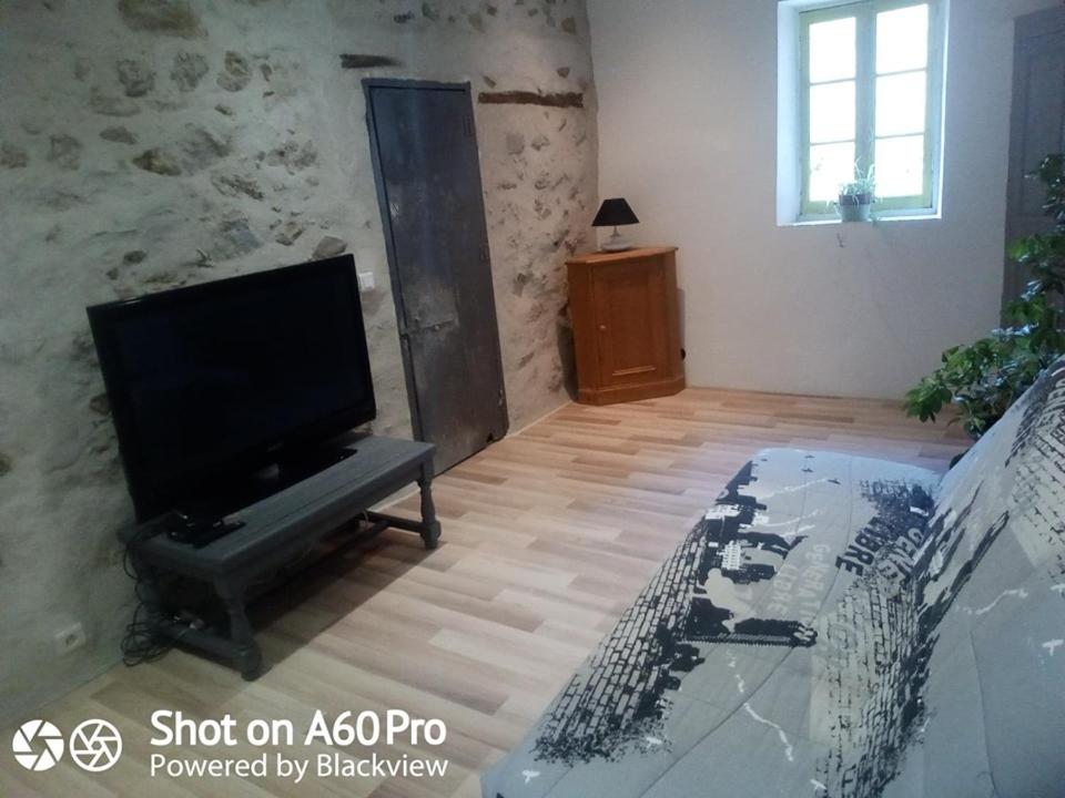 Nice home in Juigne Sur Sarthe with 4 Bedrooms, WiFi and Private swimming pool 72300 Solesmes