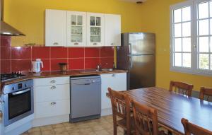 Nice home in Kerlouan with 5 Bedrooms and WiFi