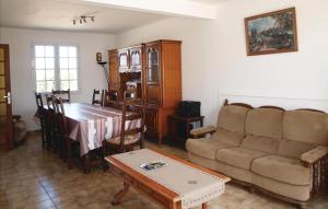Nice home in Kerlouan with 5 Bedrooms and WiFi