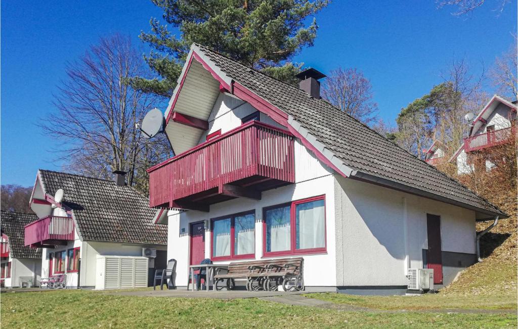Nice home in Kirchheim with 3 Bedrooms, WiFi and Sauna Reimboldshäuser Str.1 FH 18, 36275 Kemmerode