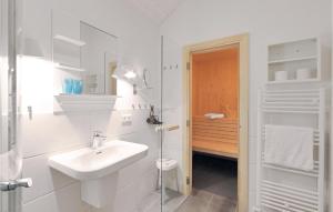 Nice home in Krems II-Warderbrck with 2 Bedrooms, Sauna and WiFi