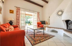 Nice home in La Croix Valmer with 3 Bedrooms, Private swimming pool and Outdoor swimming pool