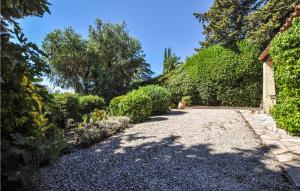 Nice home in La Croix Valmer with 3 Bedrooms, Private swimming pool and Outdoor swimming pool
