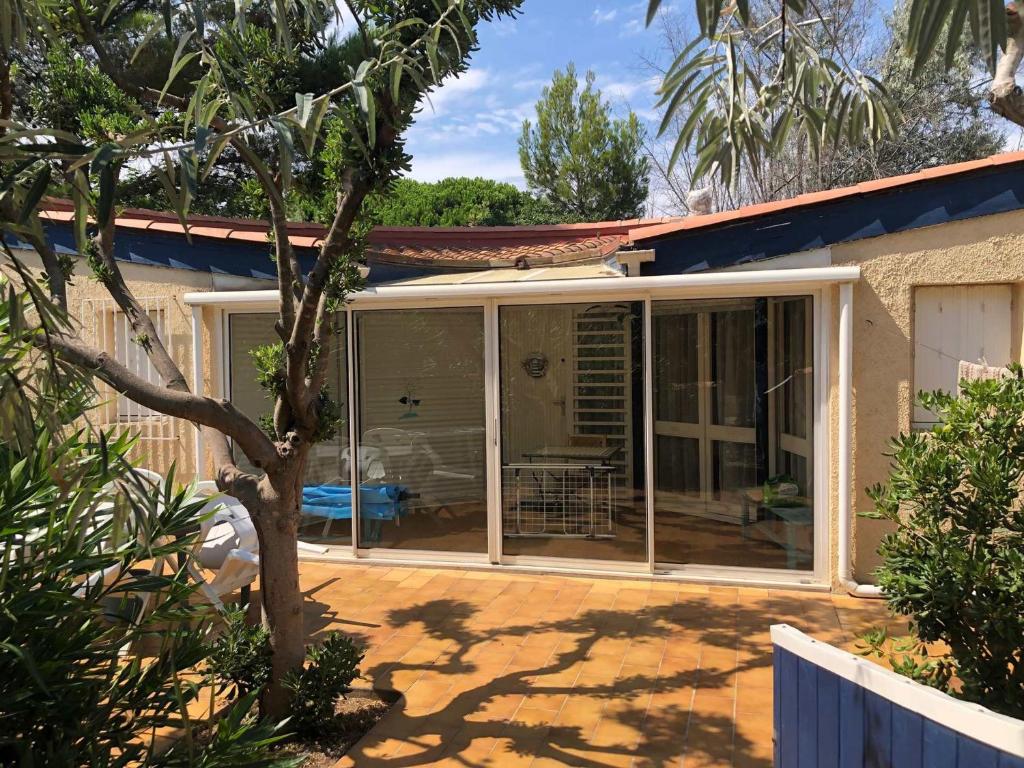 Nice home in La Force with 3 Bedrooms, Private swimming pool and Outdoor swimming pool