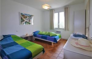 Nice home in La Garde Adhemar with Outdoor swimming pool, 4 Bedrooms and WiFi