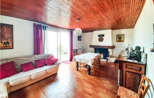 Nice home in La Jonchre with 4 Bedrooms and WiFi