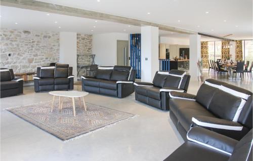 Nice home in La Touche with WiFi, Indoor swimming pool and Swimming pool