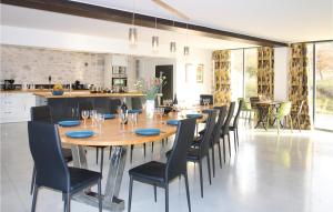 Nice home in La Touche with WiFi, Indoor swimming pool and Swimming pool