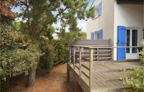 Nice home in La Tranche-sur-Mer with 5 Bedrooms and WiFi