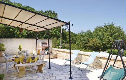 Nice home in Ladornac with 2 Bedrooms, Private swimming pool and Outdoor swimming pool
