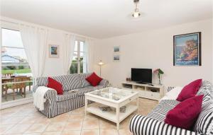 Nice home in LAiguillon Sur Vie with 4 Bedrooms and Outdoor swimming pool