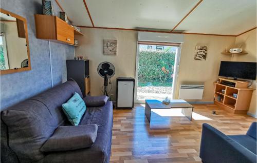 Nice home in LAiguillon-sur-Vie with Outdoor swimming pool, WiFi and 2 Bedrooms
