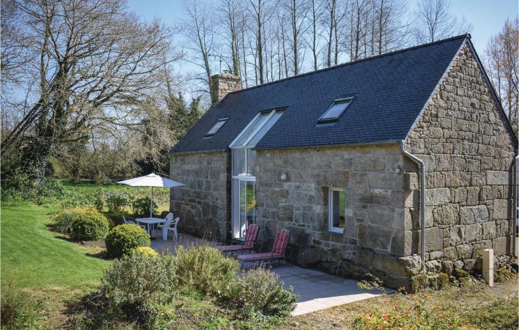 Nice home in Lannion with 2 Bedrooms and WiFi , 22300 Crech Guen