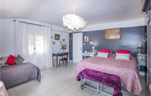 Nice home in Lanon de Provence with 2 Bedrooms, WiFi and Outdoor swimming pool