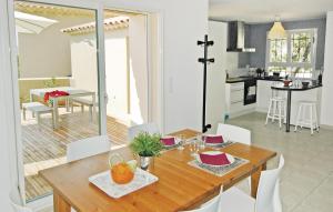 Nice home in Laudun-LArdoise with 2 Bedrooms, WiFi and Private swimming pool