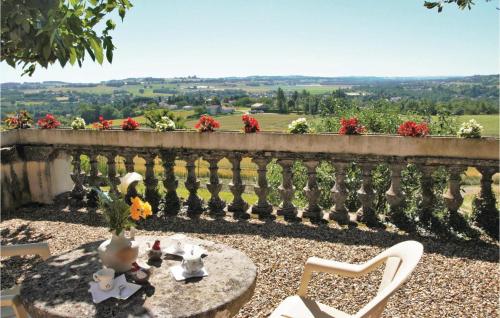 Nice home in Lavardac with 4 Bedrooms and WiFi