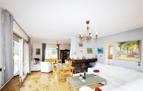 Nice home in Le Boulou with 3 Bedrooms, WiFi and Private swimming pool