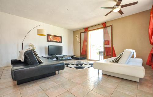 Nice home in Le Muy with Outdoor swimming pool, WiFi and 4 Bedrooms