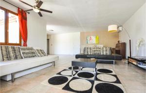 Nice home in Le Muy with Outdoor swimming pool, WiFi and 4 Bedrooms