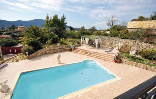 Nice home in Les Adrets with 5 Bedrooms, Private swimming pool and Outdoor swimming pool