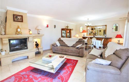 Nice home in Les Angles with 3 Bedrooms, WiFi and Private swimming pool