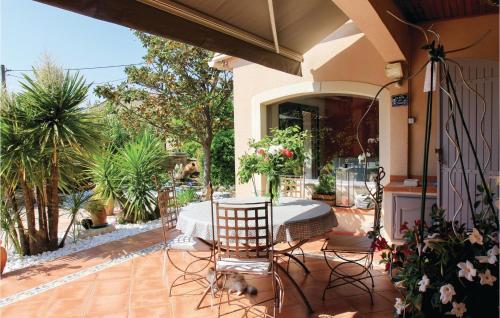 Nice home in Les Angles with 3 Bedrooms, WiFi and Private swimming pool