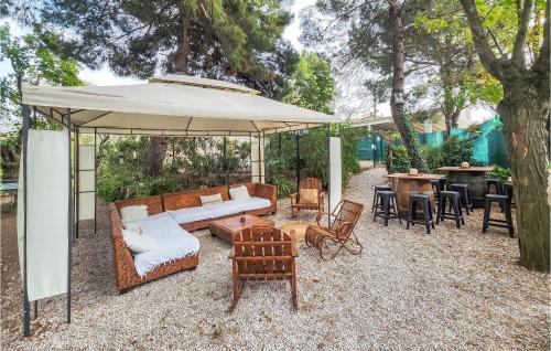 Nice home in Lespignan with Outdoor swimming pool, 5 Bedrooms and WiFi