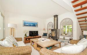 Nice home in Lge-Cap-Ferret with 5 Bedrooms, WiFi and Outdoor swimming pool