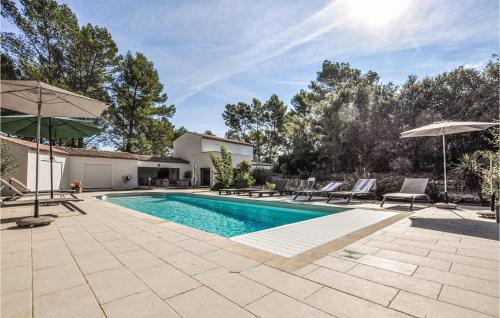 Nice home in Lorgues with WiFi, 2 Bedrooms and Jacuzzi