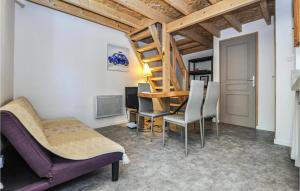 Nice home in Lorgues with WiFi, 2 Bedrooms and Jacuzzi