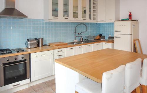 Nice home in Magalas with 4 Bedrooms, Internet and Outdoor swimming pool