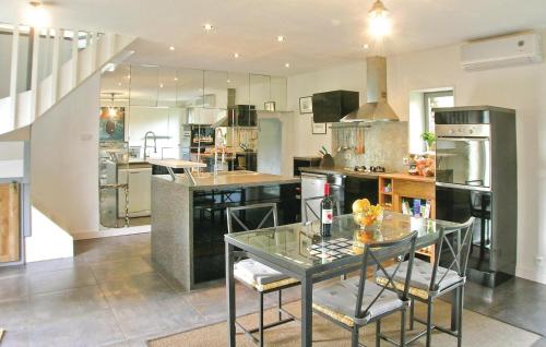 Nice home in Mahalon with 3 Bedrooms and WiFi