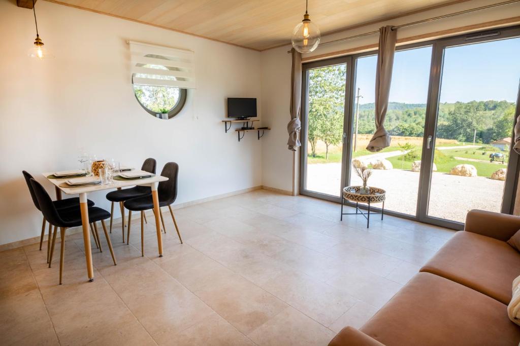 Nice home in Malataverne with 6 Bedrooms, WiFi and Outdoor swimming pool