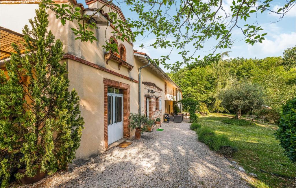 Maison de vacances Nice home in Marquefave with Sauna, WiFi and Swimming pool  31390 Marquefave