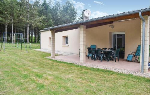 Nice home in Massugas with 3 Bedrooms, Private swimming pool and Outdoor swimming pool