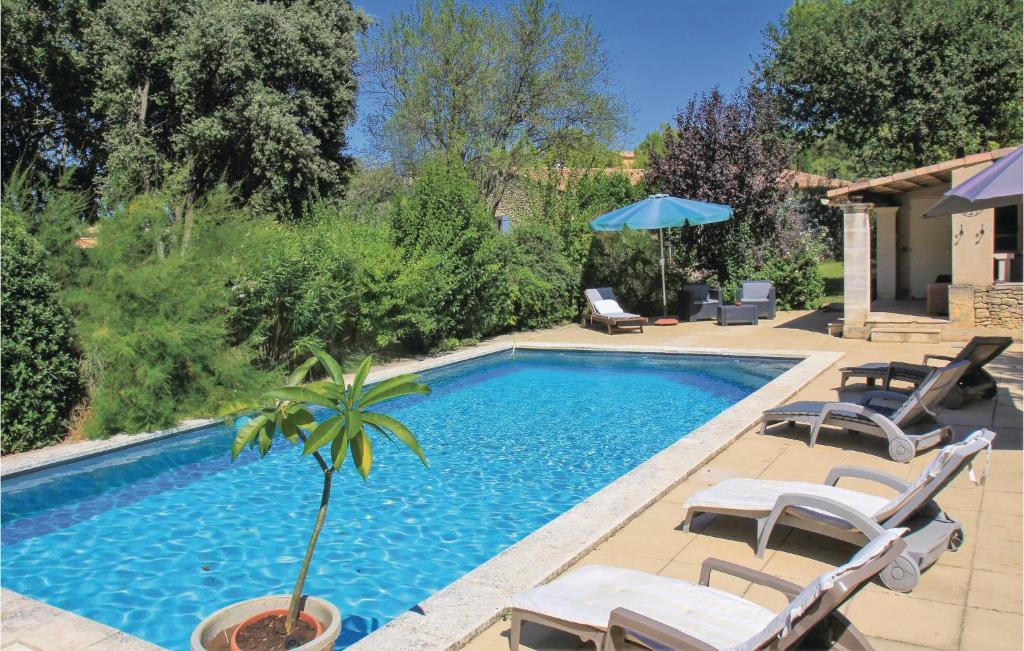 Maison de vacances Nice home in Maubec with 3 Bedrooms, Private swimming pool and Outdoor swimming pool  84660 Maubec