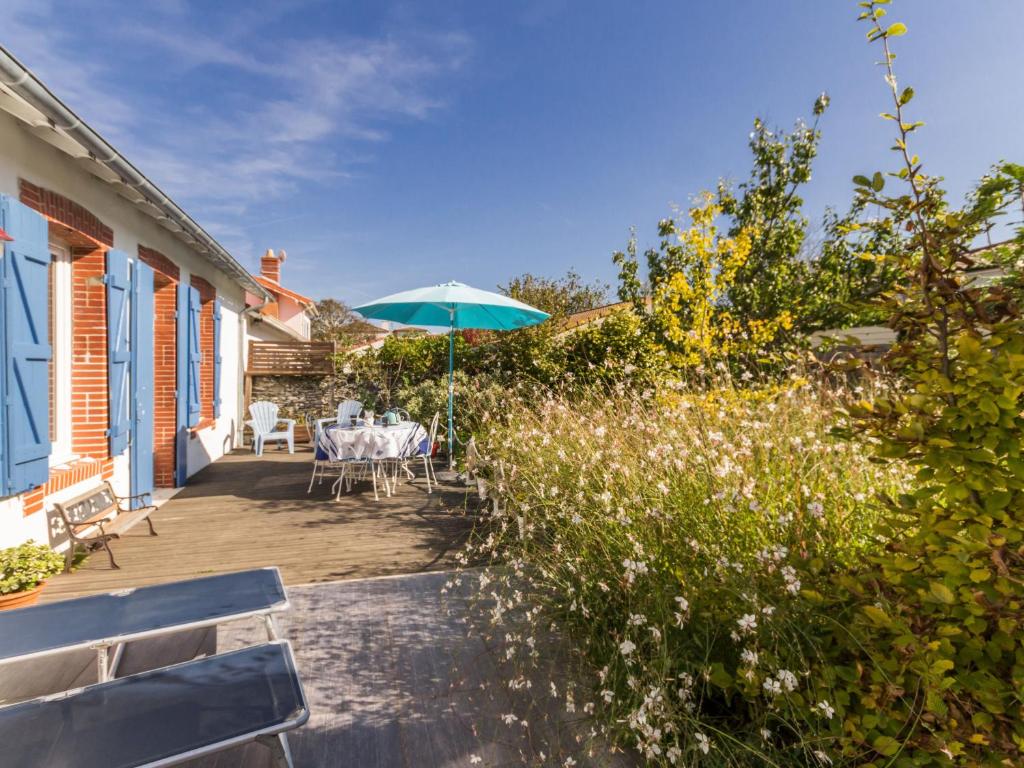 Nice home in Mers-les-Bains with 4 Bedrooms and WiFi