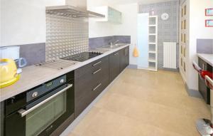 Nice home in Moelan sur Mer with WiFi, Private swimming pool and Indoor swimming pool