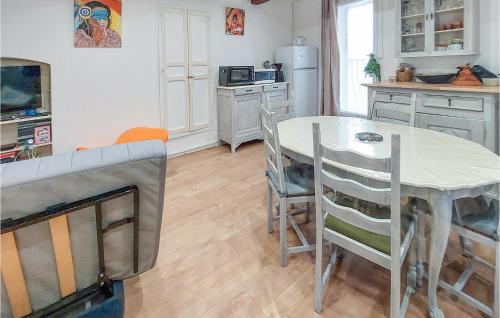 Nice home in Molires-Cavaillac with 3 Bedrooms and WiFi